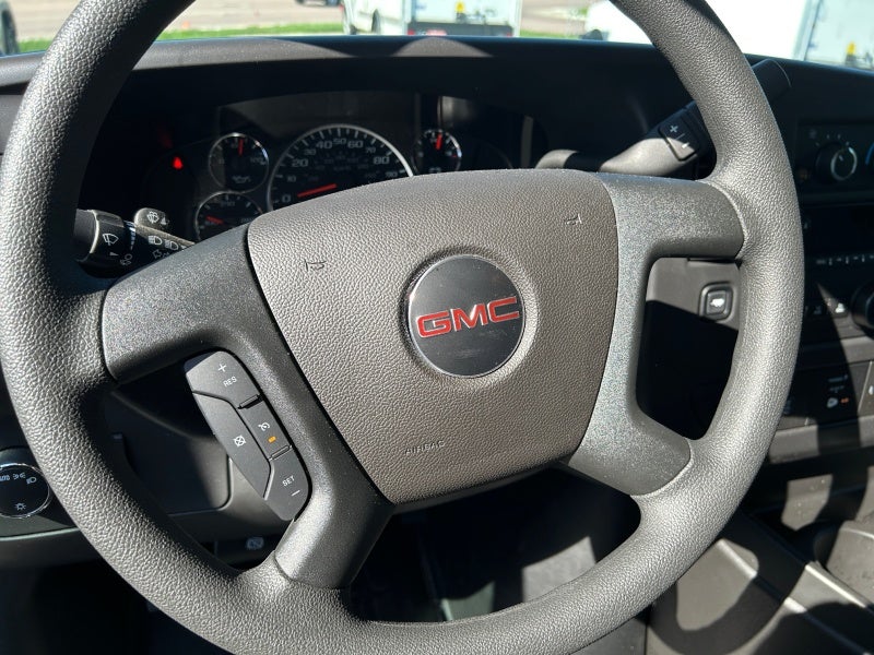 2025 GMC Savana Cutaway 3500 1WT