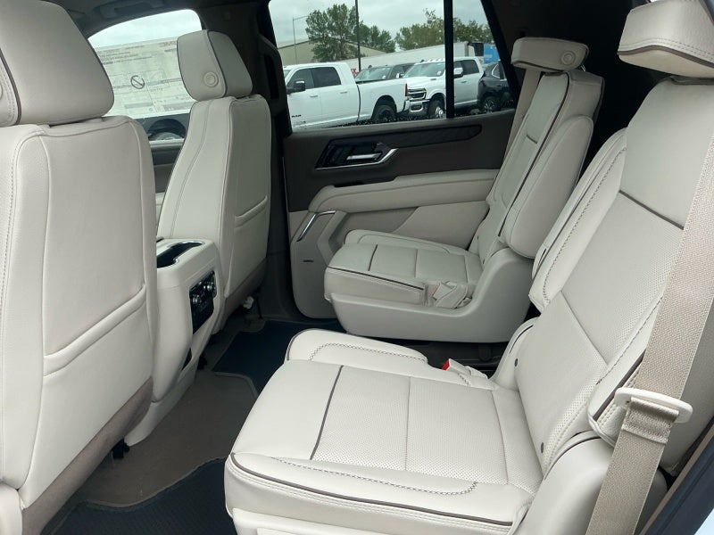2026 GMC Yukon Denali - Photo 17