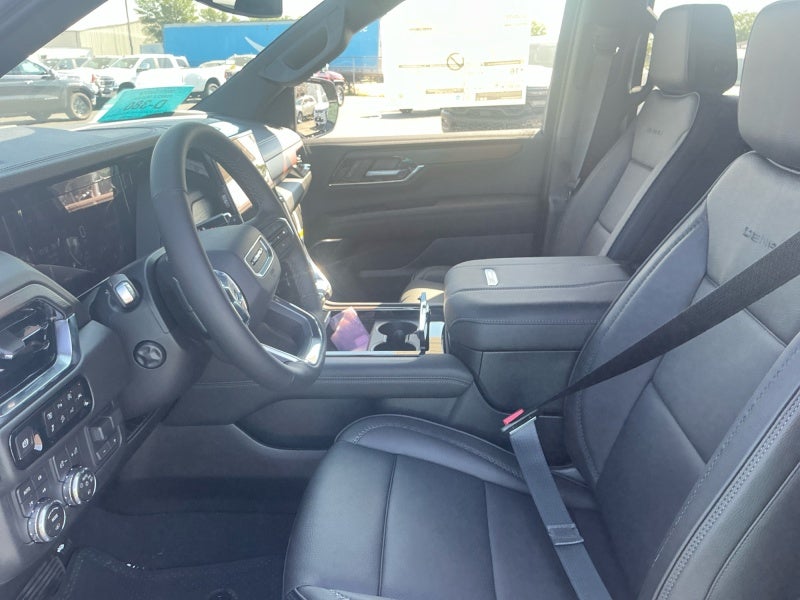 2026 GMC Yukon Denali - Photo 10