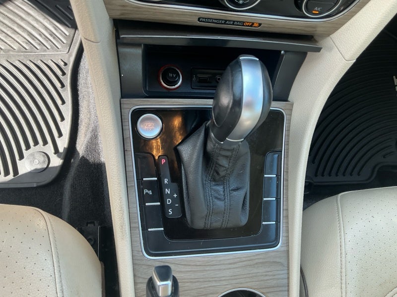 2017 Volkswagen Passat 1.8T SE w/Technology