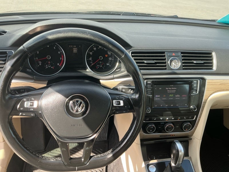 2017 Volkswagen Passat 1.8T SE w/Technology