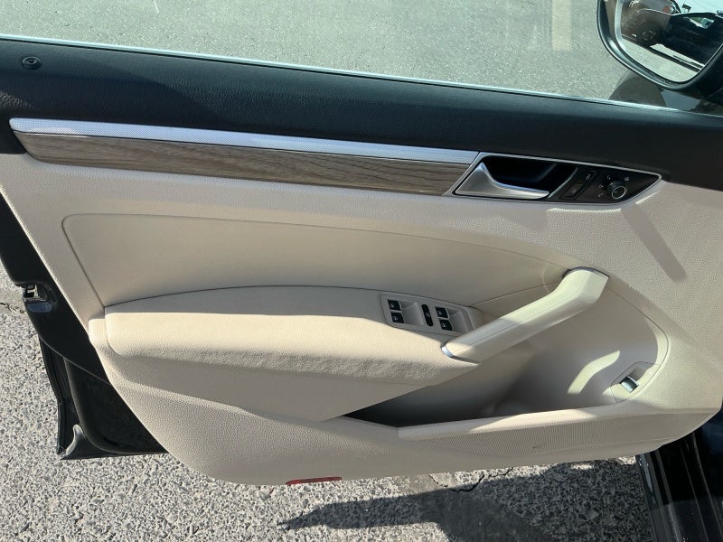 2017 Volkswagen Passat 1.8T SE w/Technology