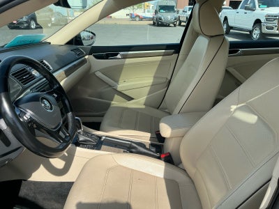 2017 Volkswagen Passat 1.8T SE w/Technology