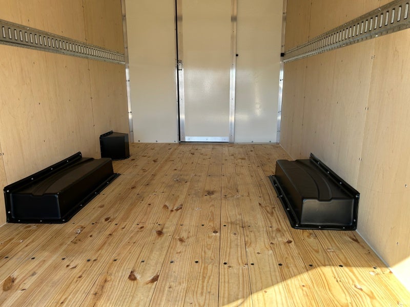 2025 GMC Savana Cutaway 3500 1WT