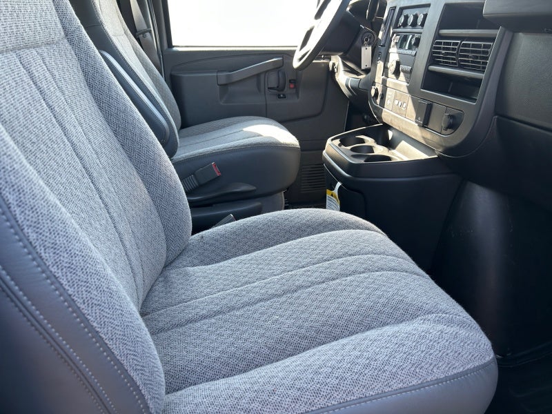 2025 GMC Savana Cutaway 3500 1WT