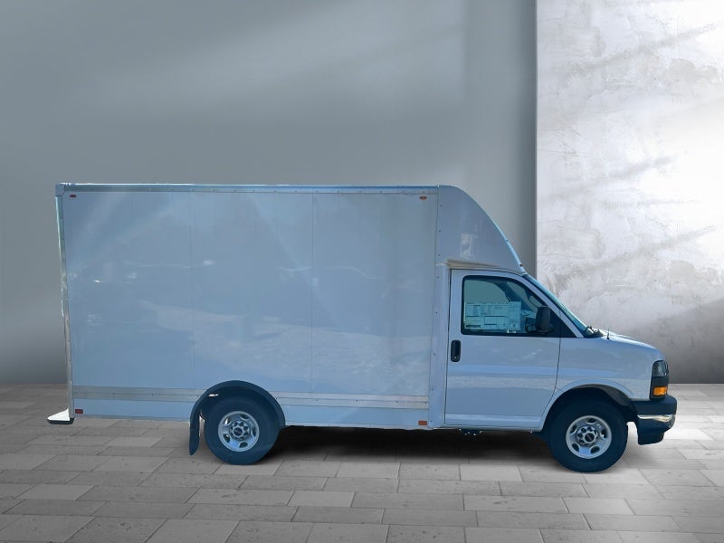 2025 GMC Savana Cutaway 3500 1WT