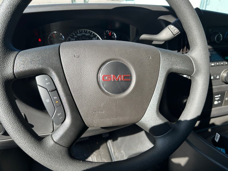 2025 GMC Savana Cutaway 3500 1WT